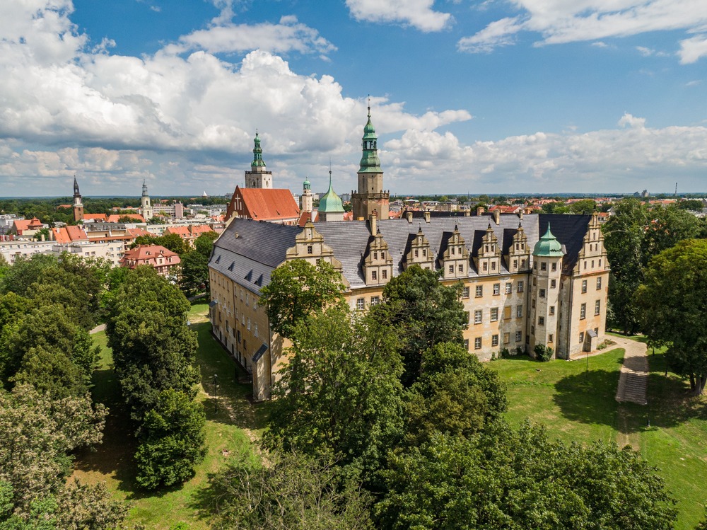 zamek książąt oleśnickich widok z drona